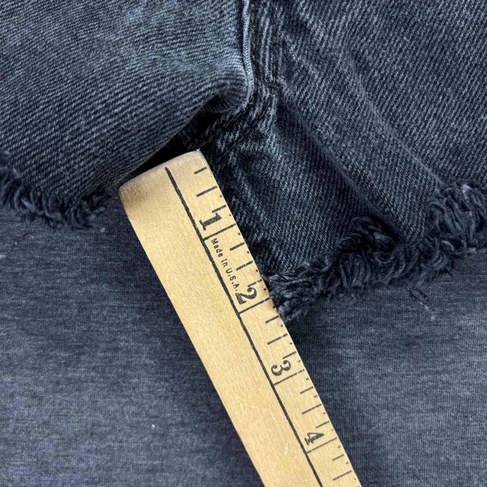 Levis Denim Shorts Womens 26 Cutoff Frayed Hem Distressed Black 550 Relaxed Fit - Picture 4 of 10